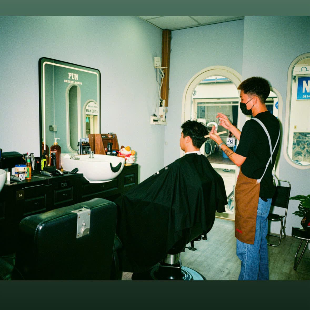 PUN Barber House không gian